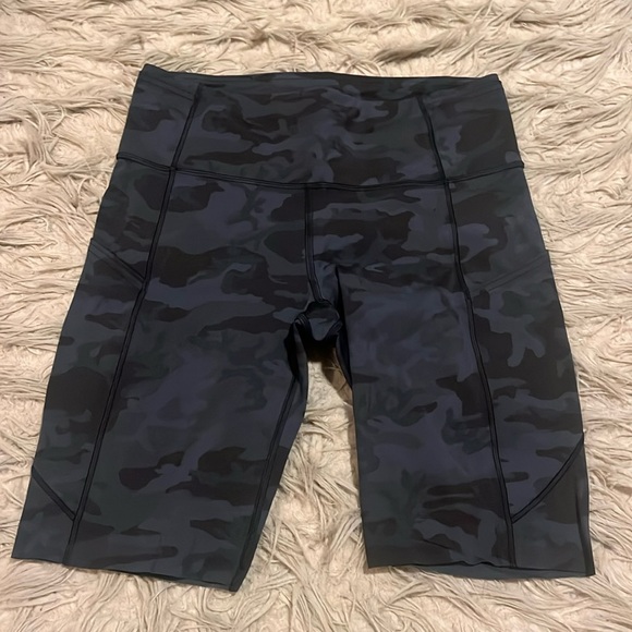 Lululemon Fast and Free Shorts - Picture 1 of 5